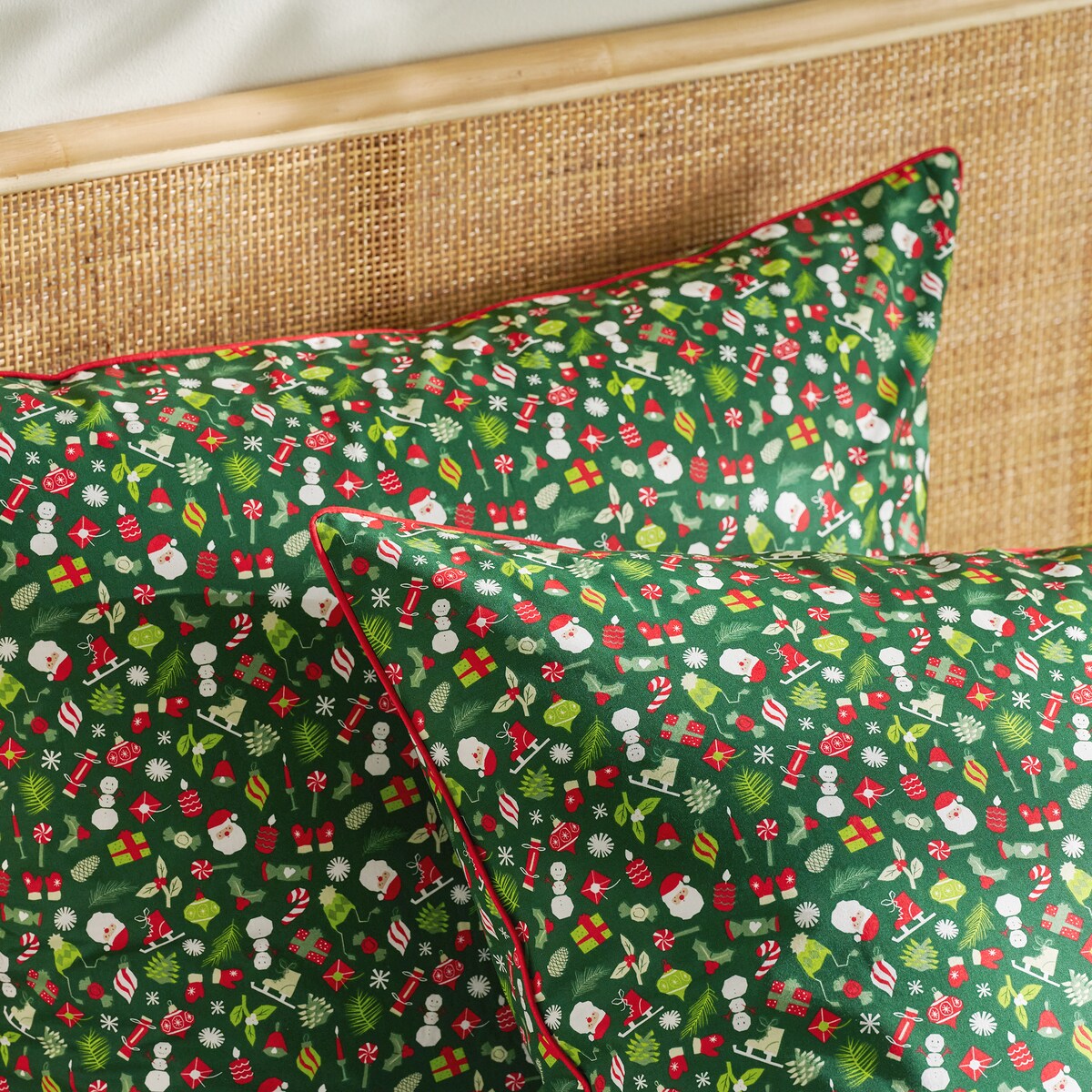 Pościel bawełniana z lamówką Festio 200x220 cm z motywem mikołaja