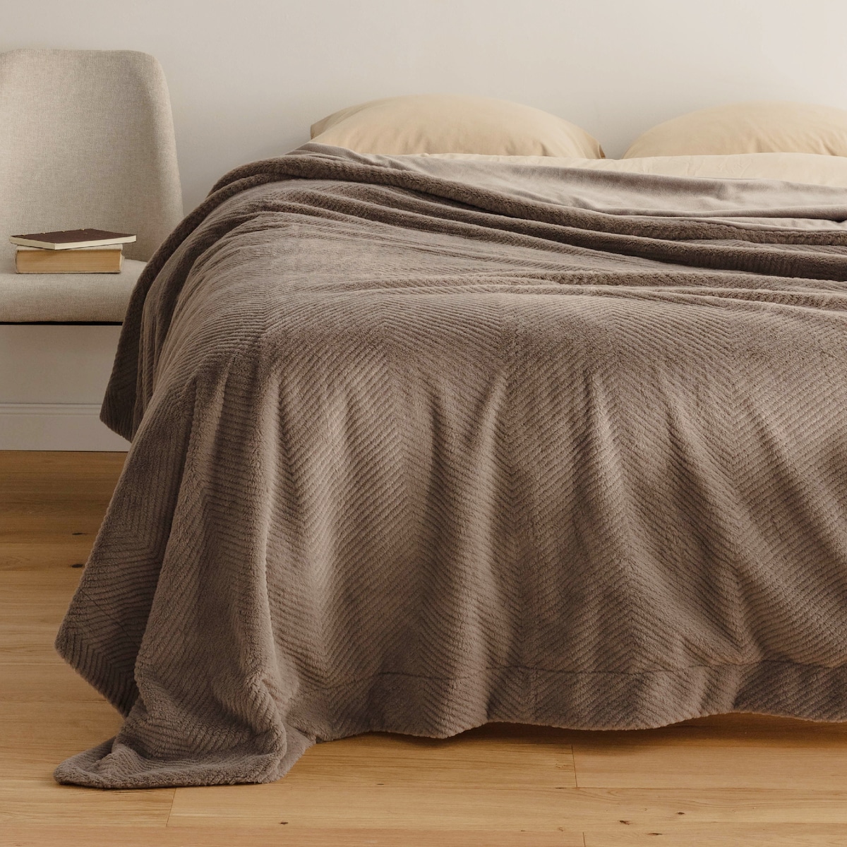 Narzuta Futrzana Przeszywana w Geometryczny Wzór Abraco 200x220 cm