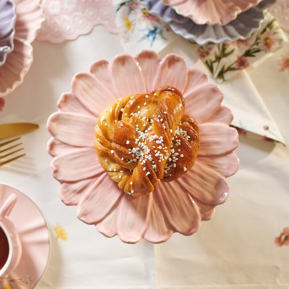 Patera Na Nóżce Pastelbunni z motywem kwiatowym i królika