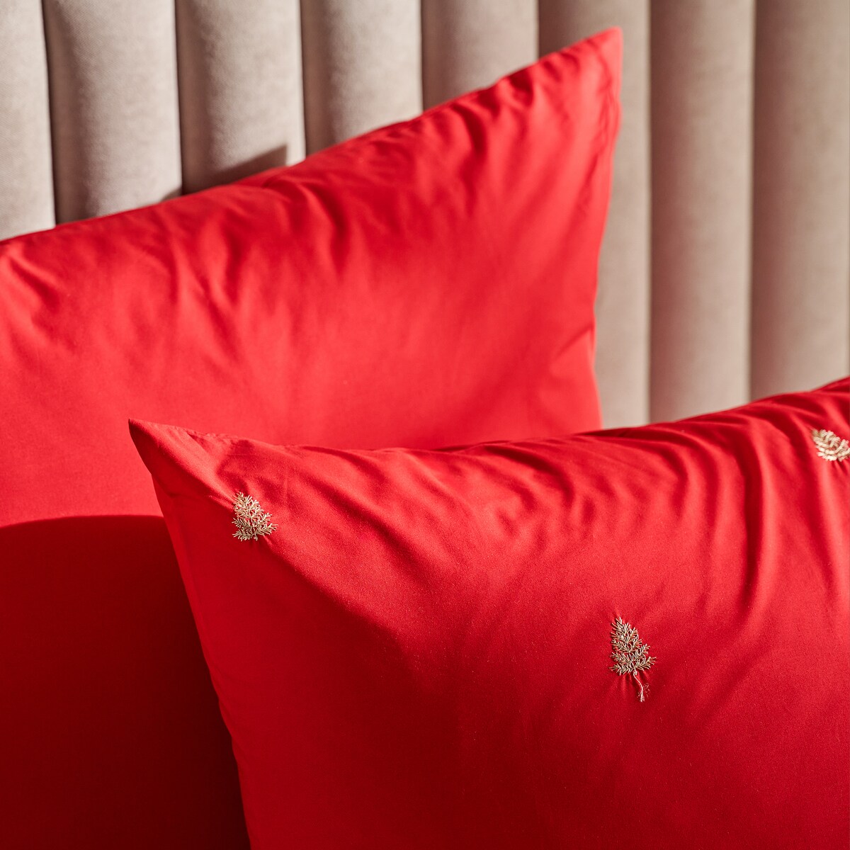 Pościel bawełniana z haftem Genna 160x200 cm z motywem choinki