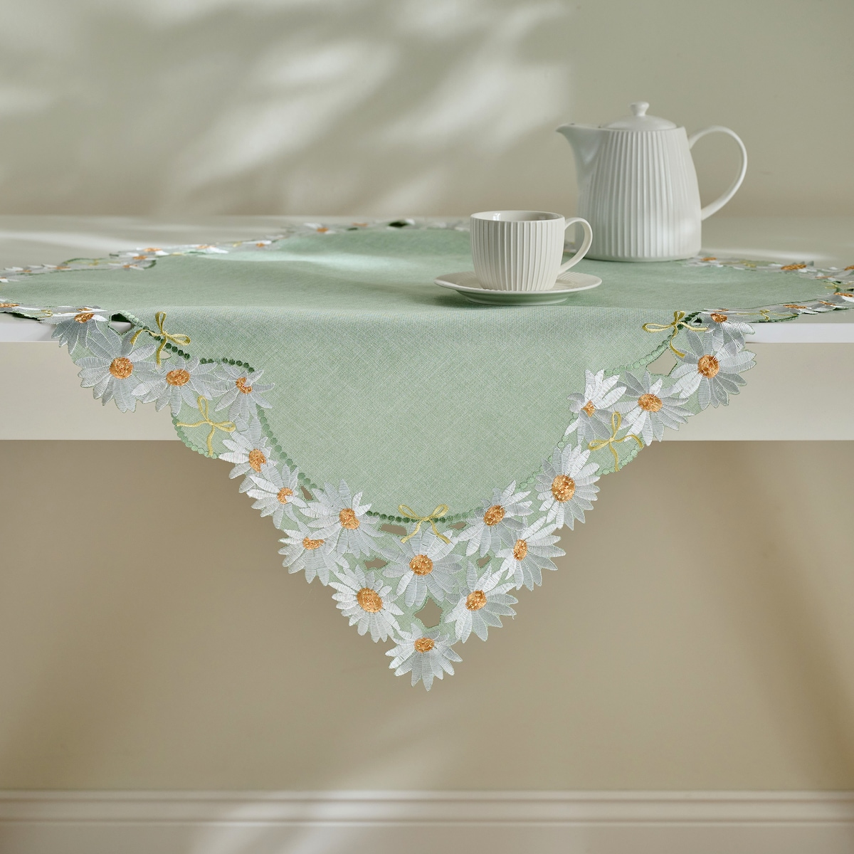 Serweta Haftowana Mintsy 80x80 cm z motywem kwiatowym