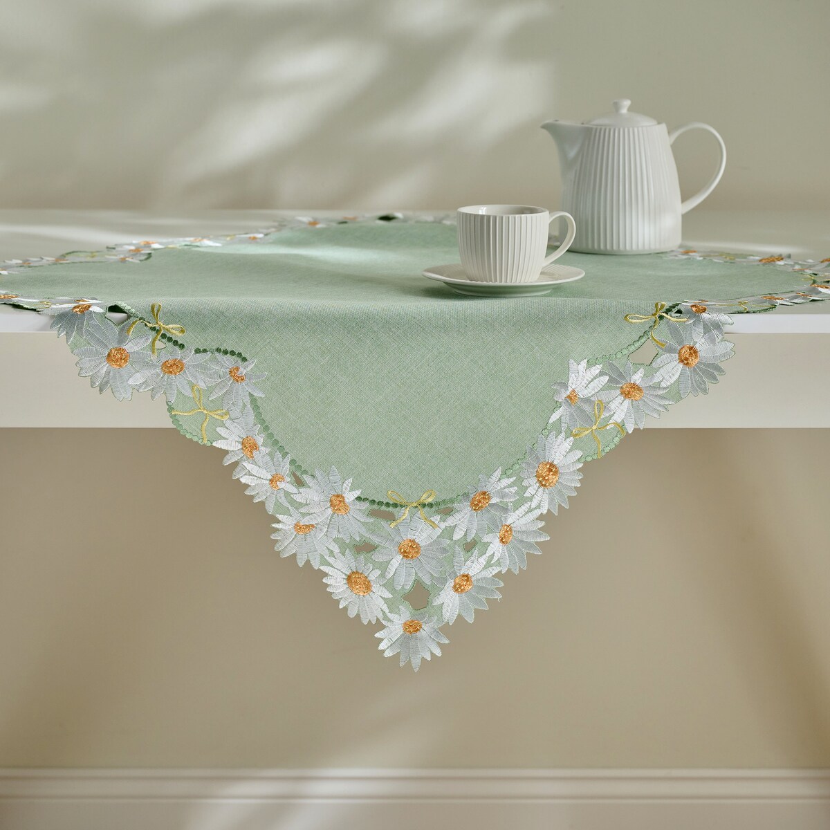 Serweta Haftowana Mintsy 80x80 cm z motywem kwiatowym