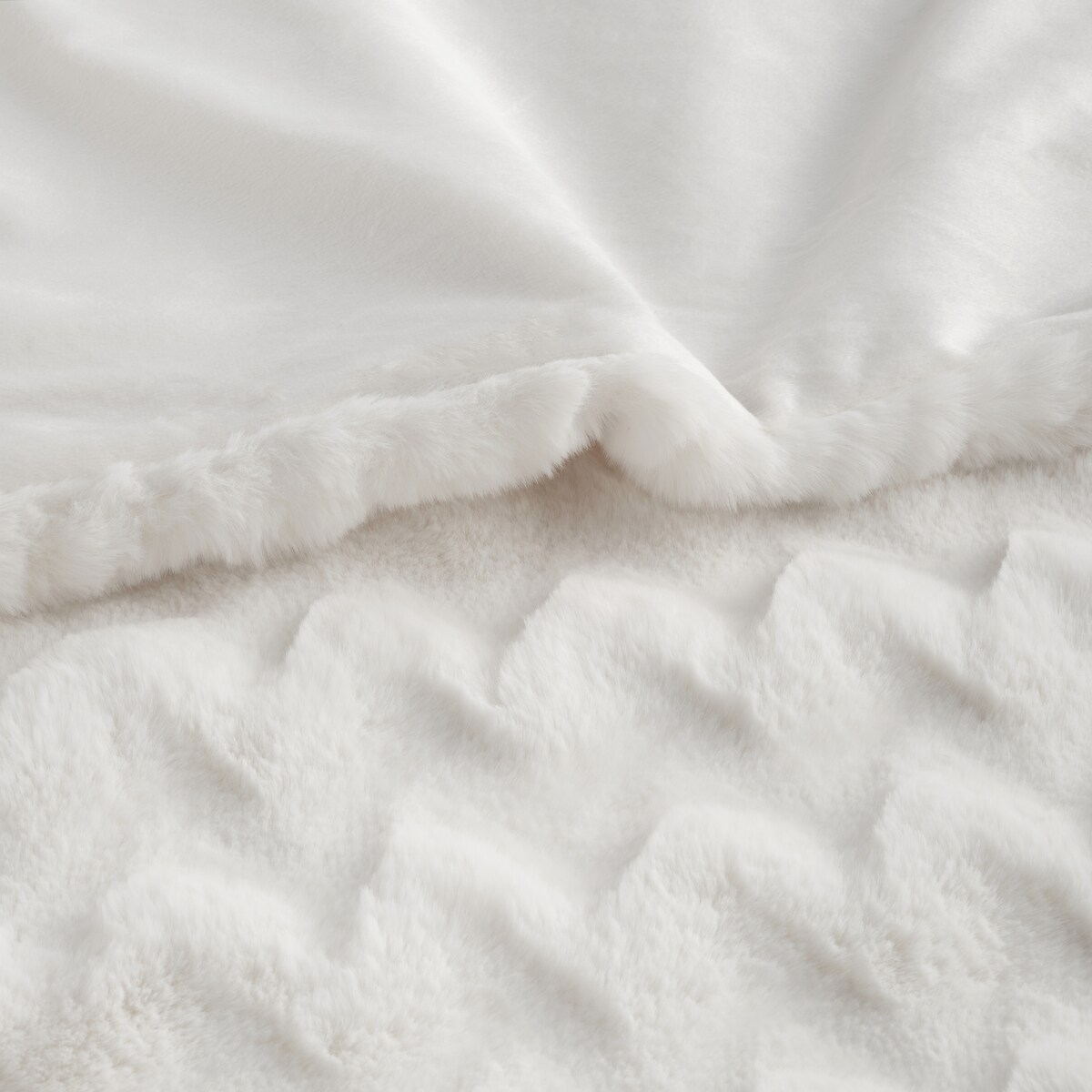 Jednokolorowa futrzana narzuta na łóżko Pilora 180x200 cm