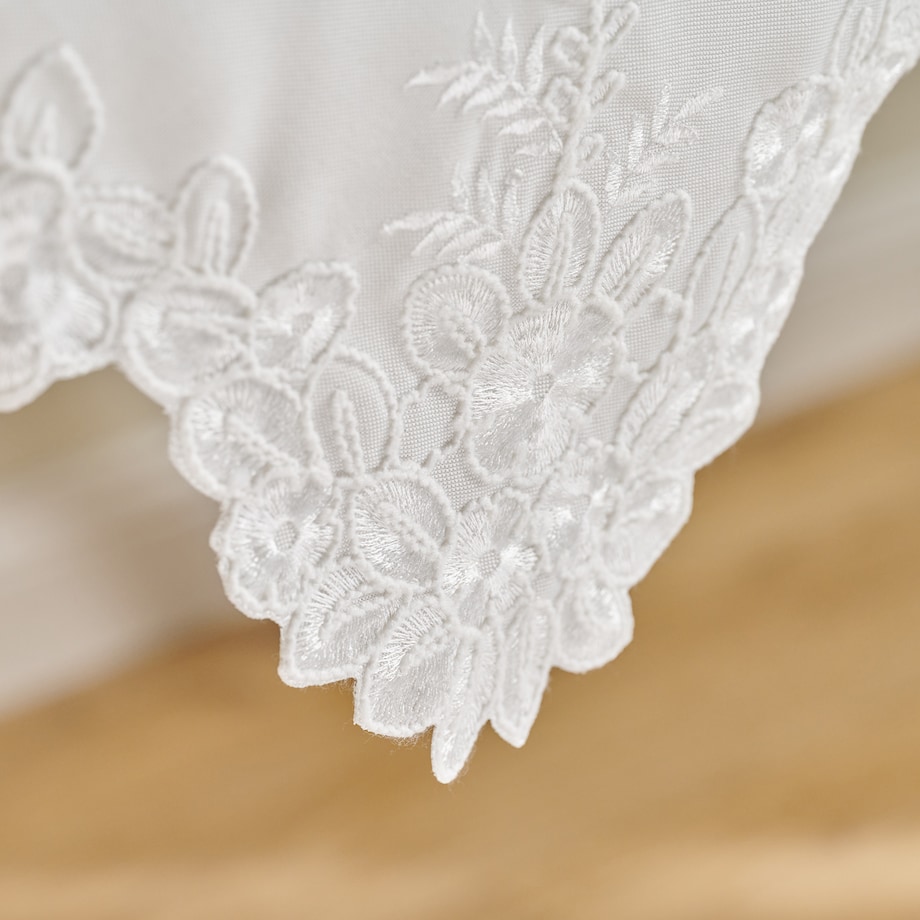 Serweta Haftowana Lucro 80x80 cm z motywem kwiatowym