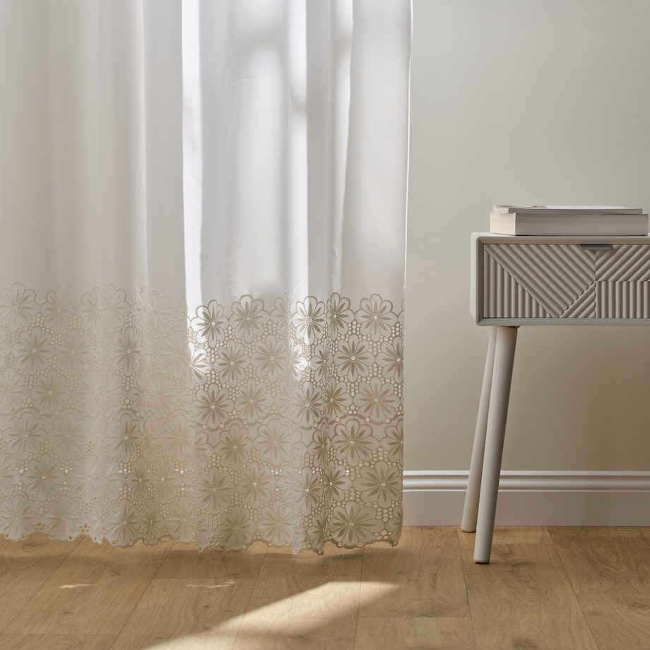 Firana haftowana Elois 140x250 cm z motywem kwiatowym