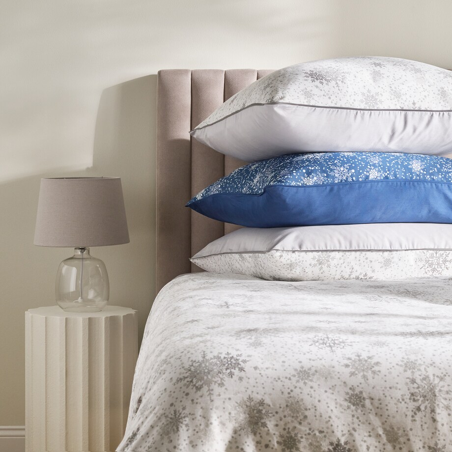 Pościel z bawełny satynowej z lamówką Snowf 200x220 cm z motywem śnieżynki