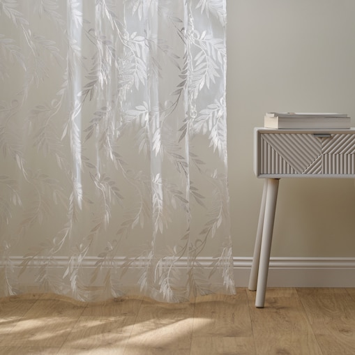 Firana haftowana Viola 140x250 cm z motywem kwiatowym