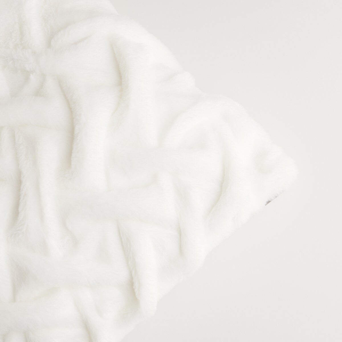 Poszewka Elliot 45x45 cm z motywem geometrycznym