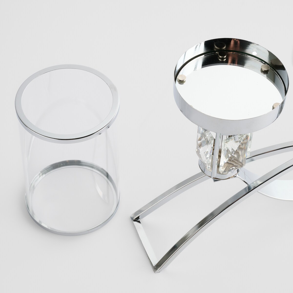 Świecznik potrójny Noova trio z motywem geometrycznym