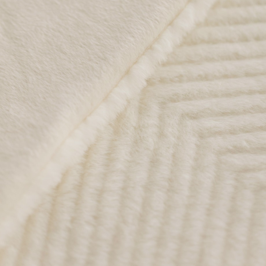 Narzuta Futrzana Przeszywana w Geometryczny Wzór Abraco 200x220 cm