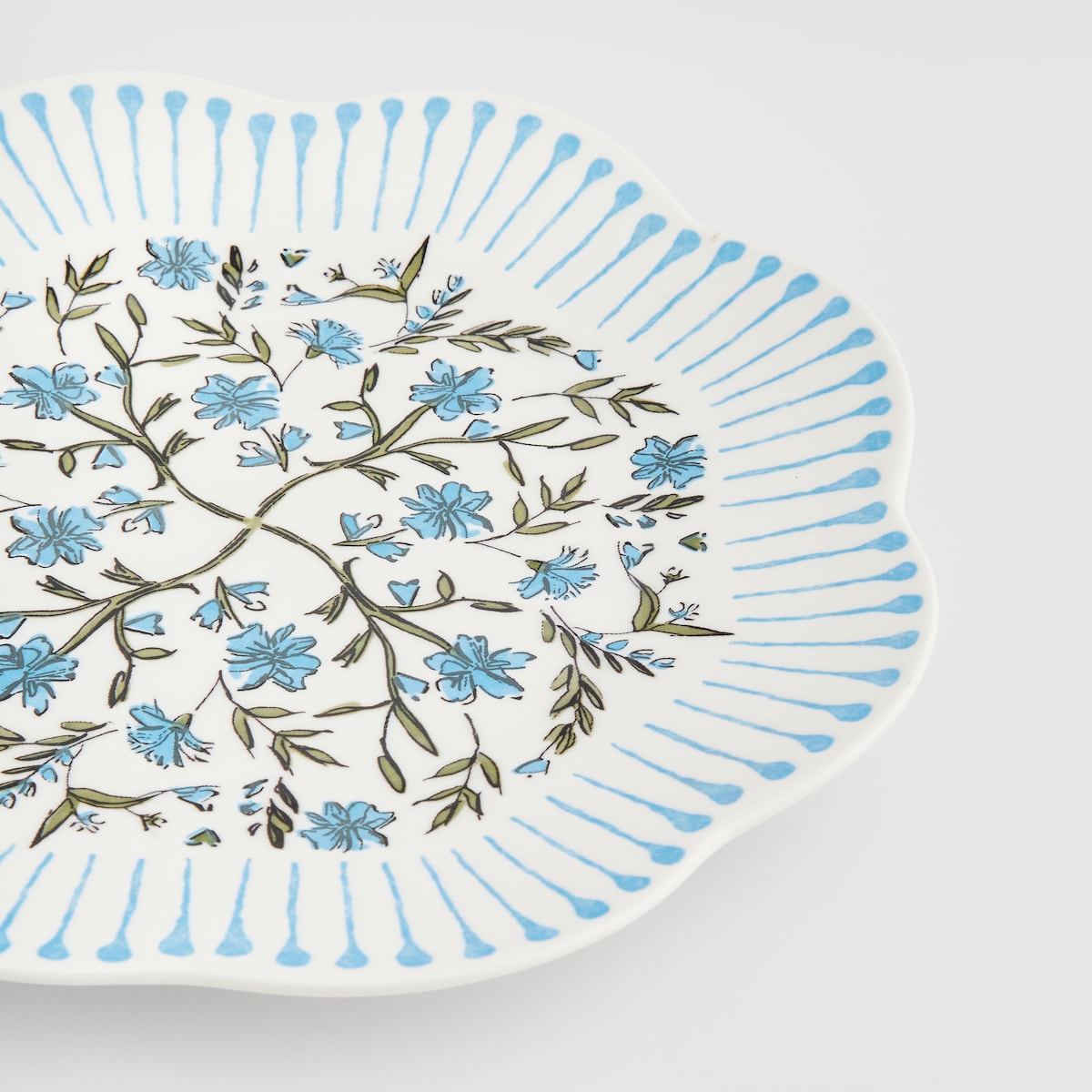 Patera Avenel z motywem roślinnym