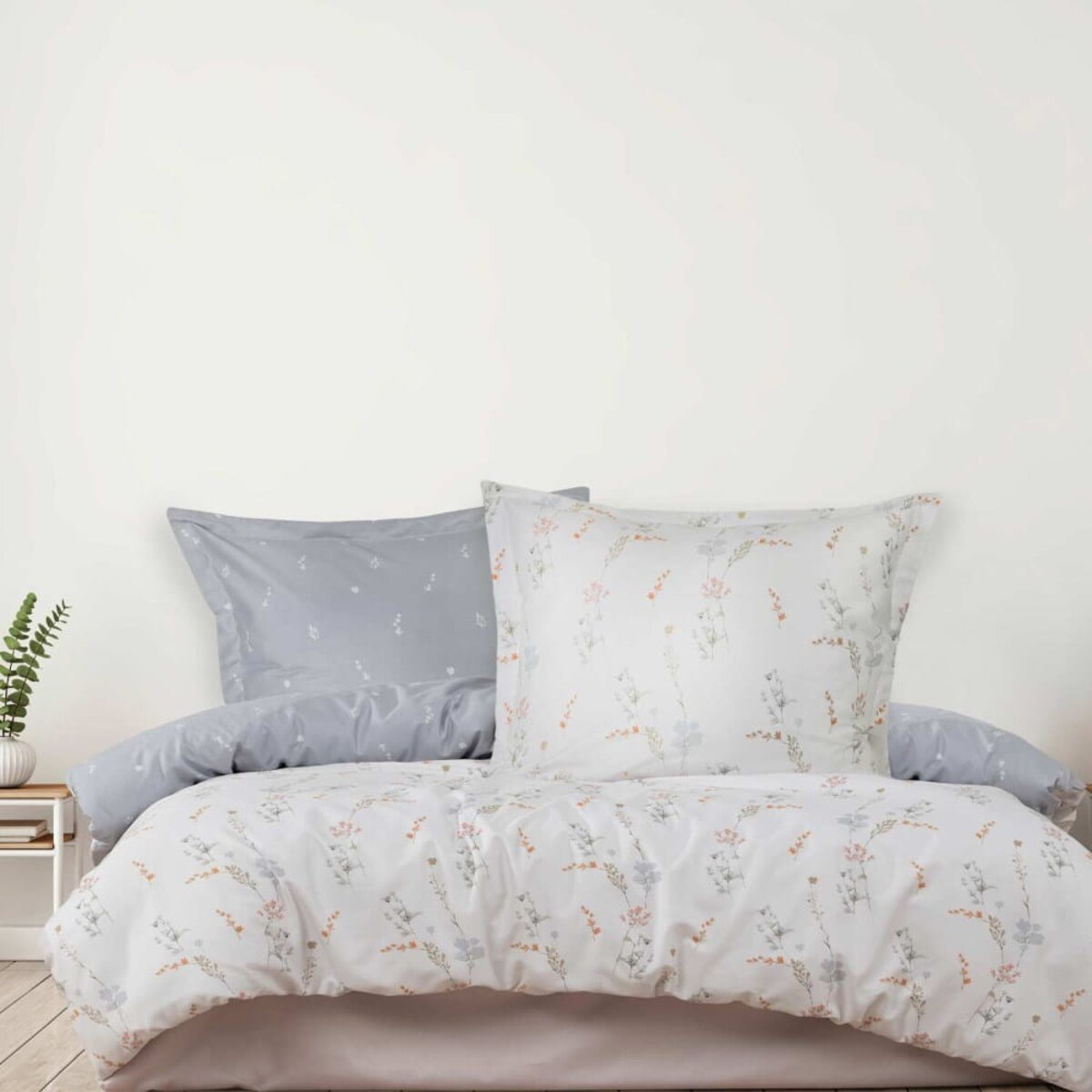 Pościel satyna bawełniana 160x200 Luxury Premium Perimelis biało szara w delikatne kwiatki