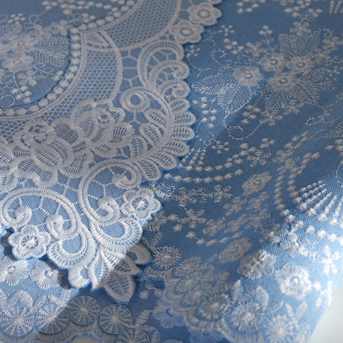 Bieżnik Ventana 35x180 cm z wzorem kwiatowym