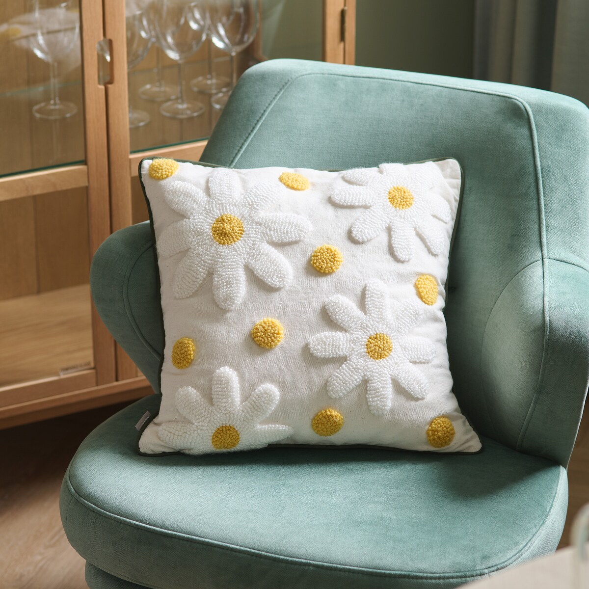 Poszewka Haftowana Dilo 45x45 cm z motywem kwiatowym