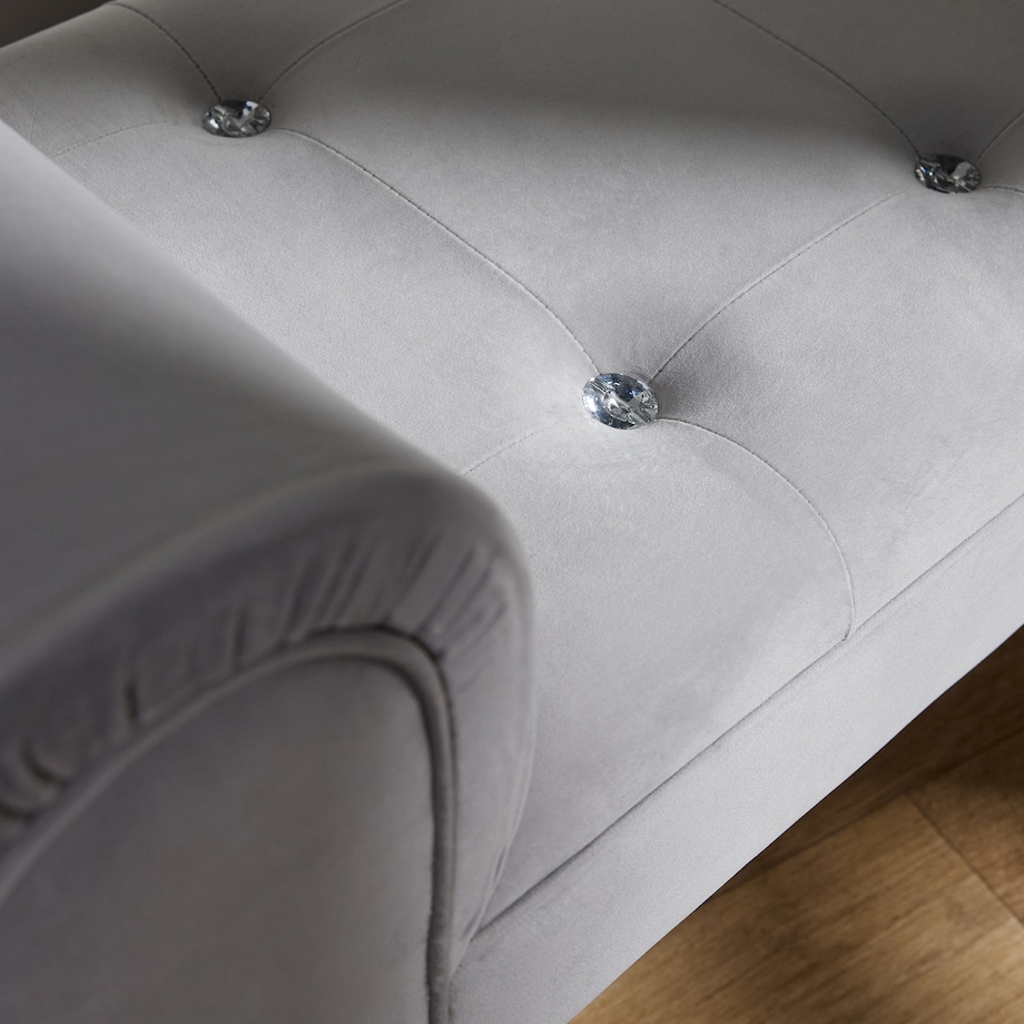 Welurowy szezlong w stylu glamour wykończony cyrkoniami atlin