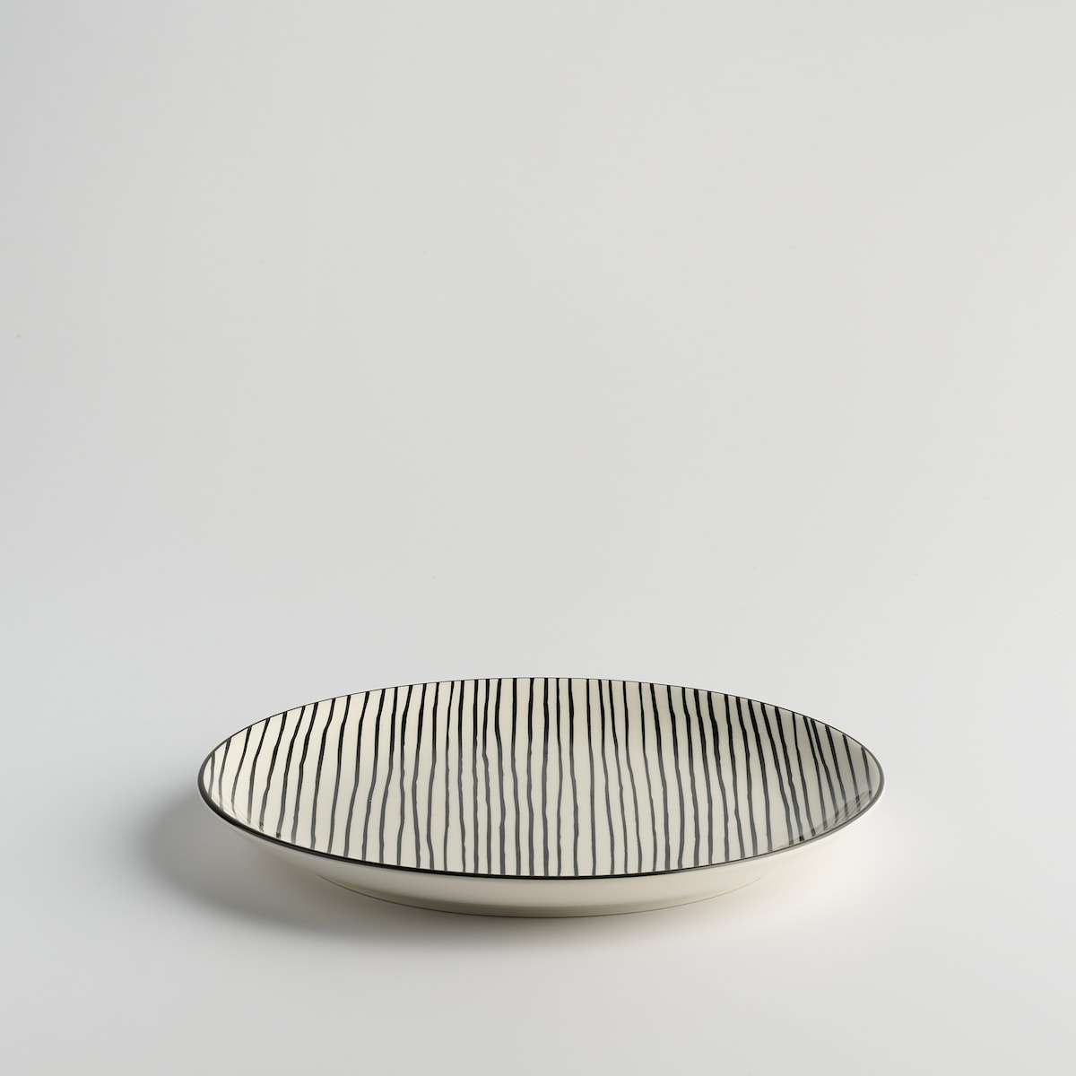 Patera Triah z motywem geometrycznym