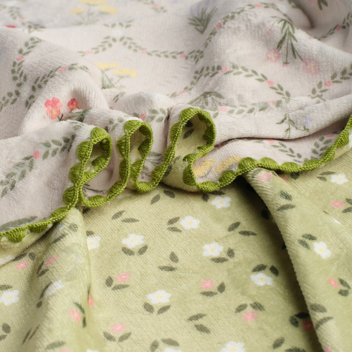 Drukowany koc Vintagio 150x200 cm z motywem kwiatowym