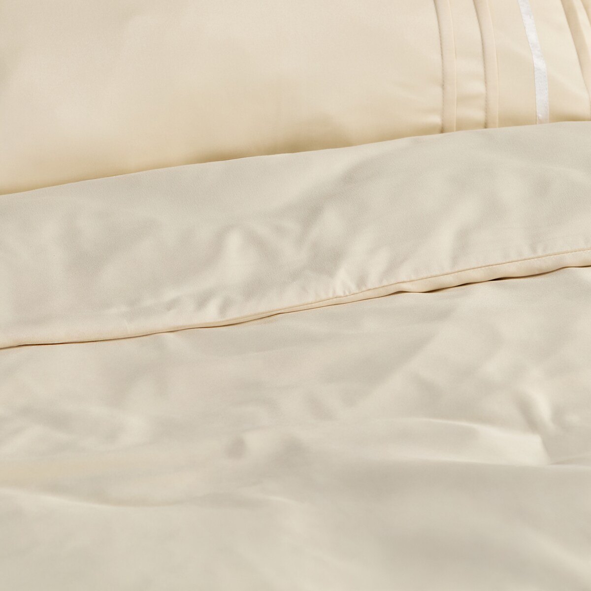 Pościel ze zdobieniem haftowanym Jasme 200x220 cm z motywem roślinnym