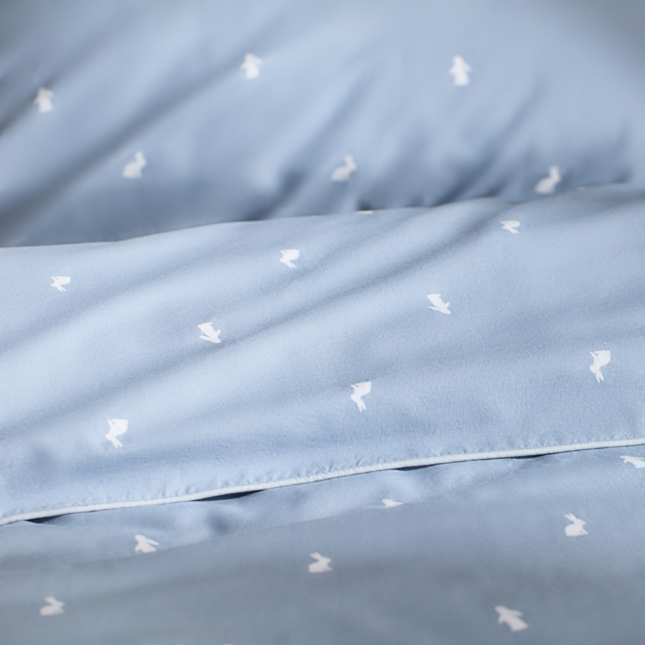 Pościel bawełniana z lamówką Leveriso 200x220 cm z motywem królika