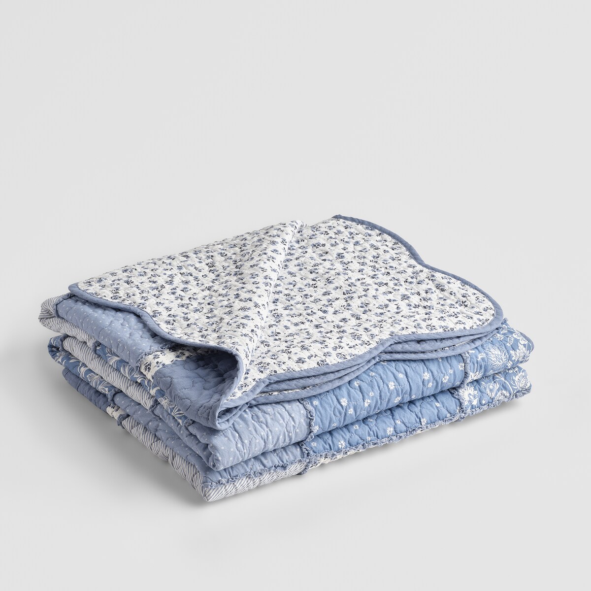 Patchwork narzuta na łóżko Cottage 200x220 cm z motywem kwiatowym