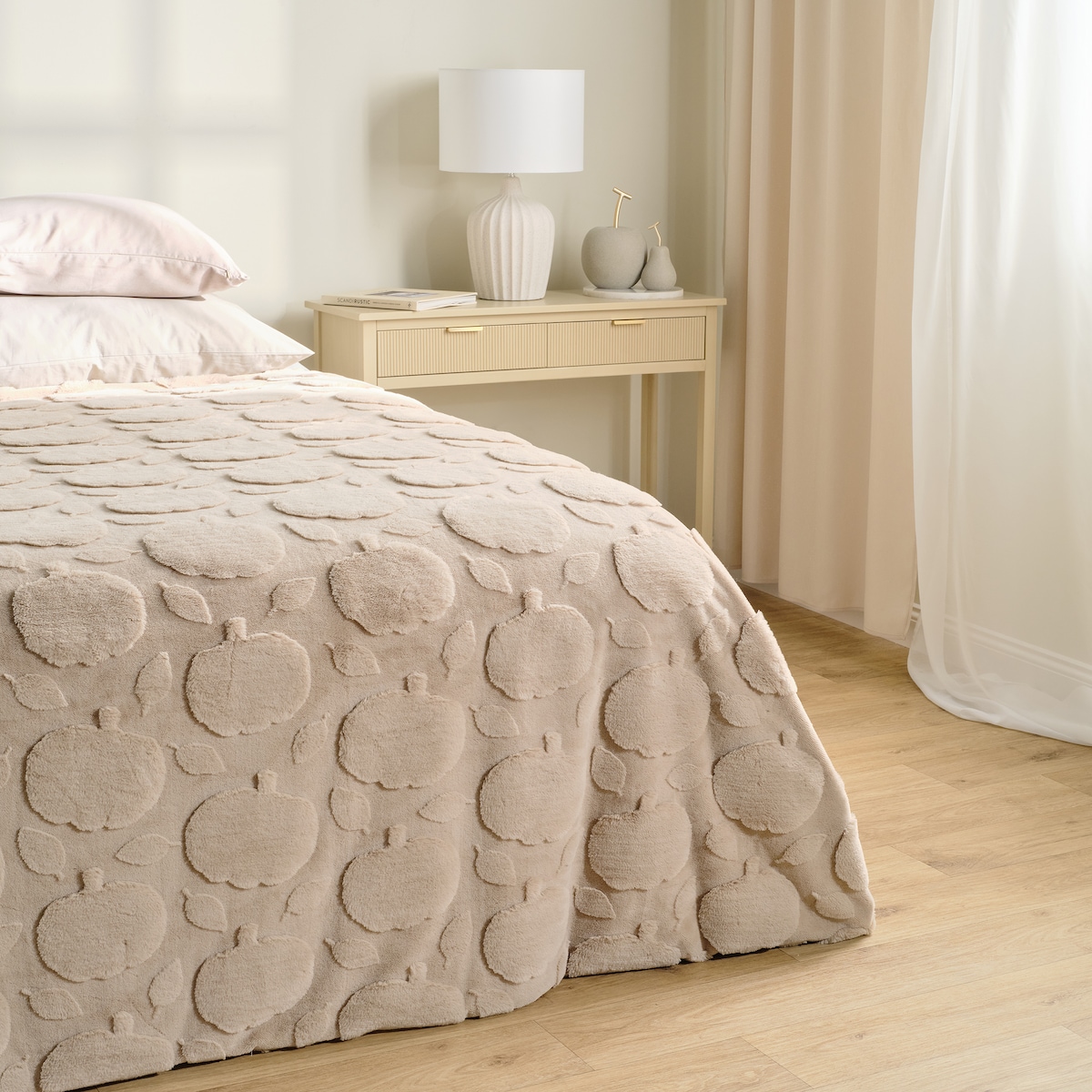 Jednokolorowa futrzana narzuta na łóżko Atumi 180x200 cm