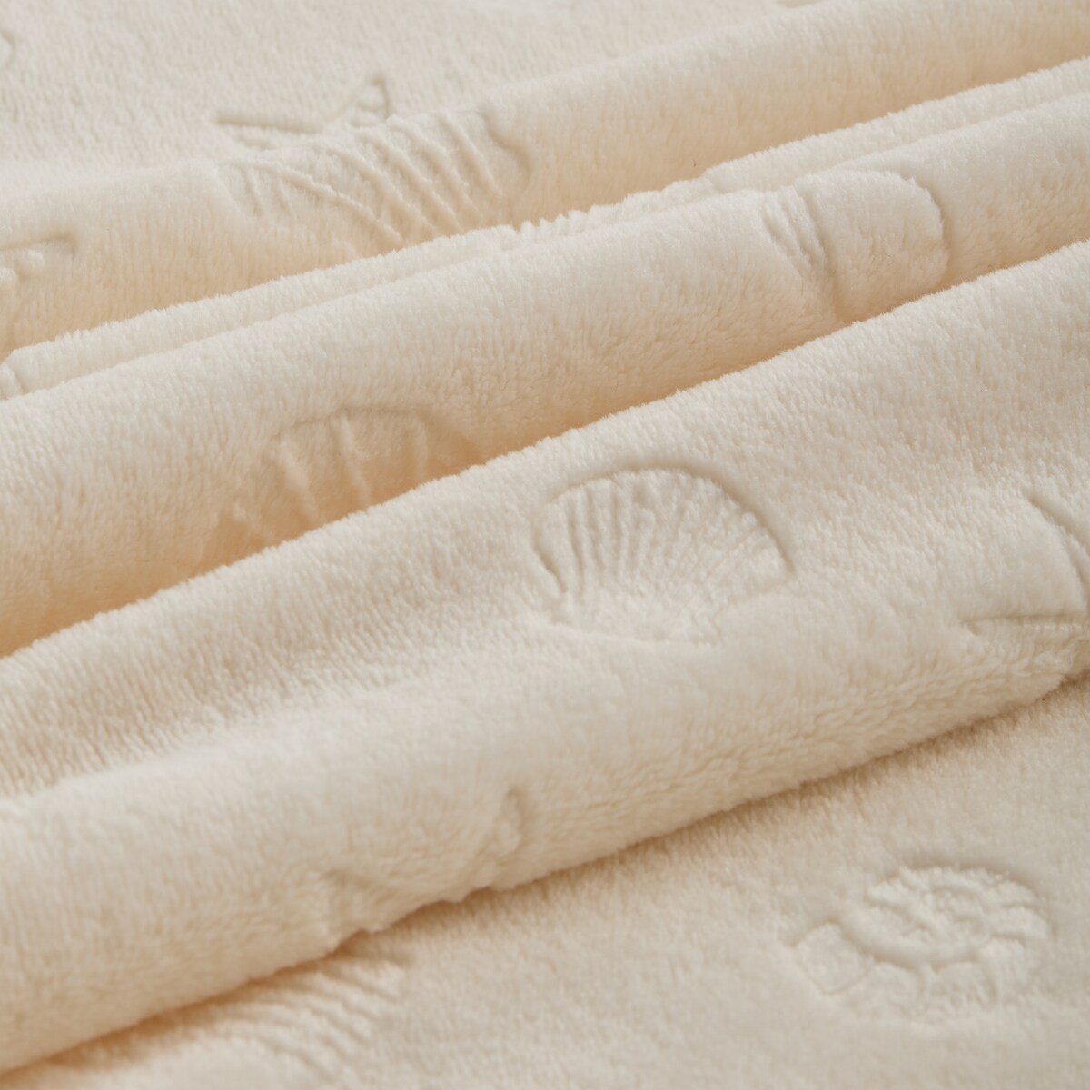 Jednokolorowy koc z wytłoczonym wzorem Puniana 150x200 cm