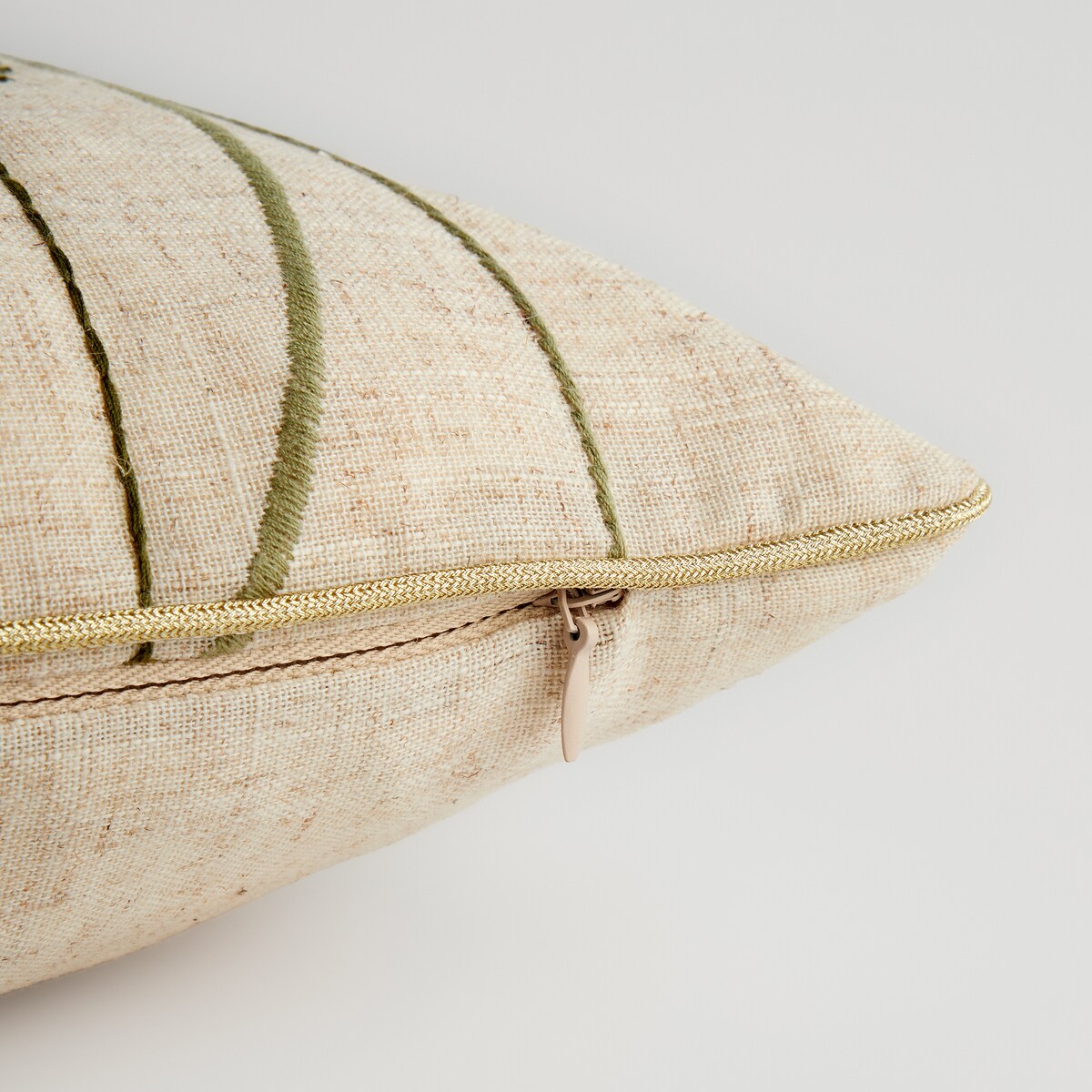 Poszewka Haftowana Beebee 45x45 cm z motywem zwierzęcym