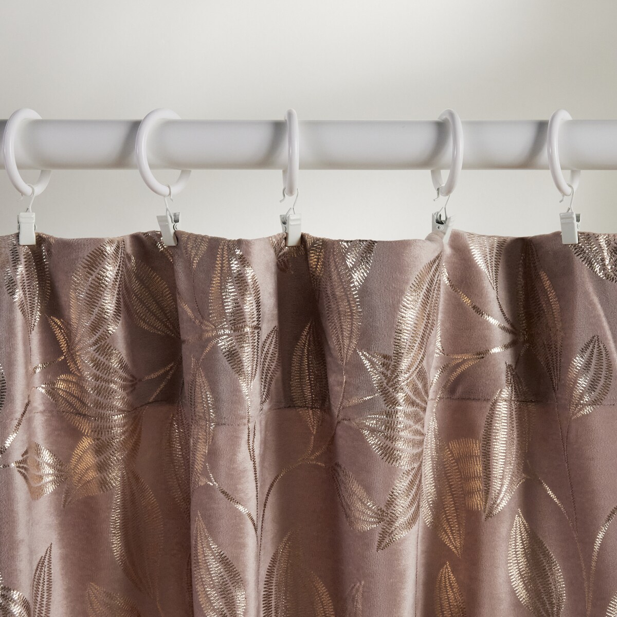 Zasłona Blomstela 140x250 cm z motywem roślinnym