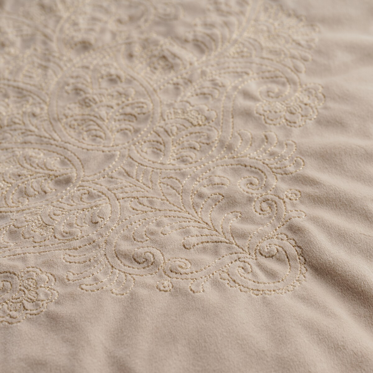 Narzuta Seviana 200x220 cm z motywem arabeski