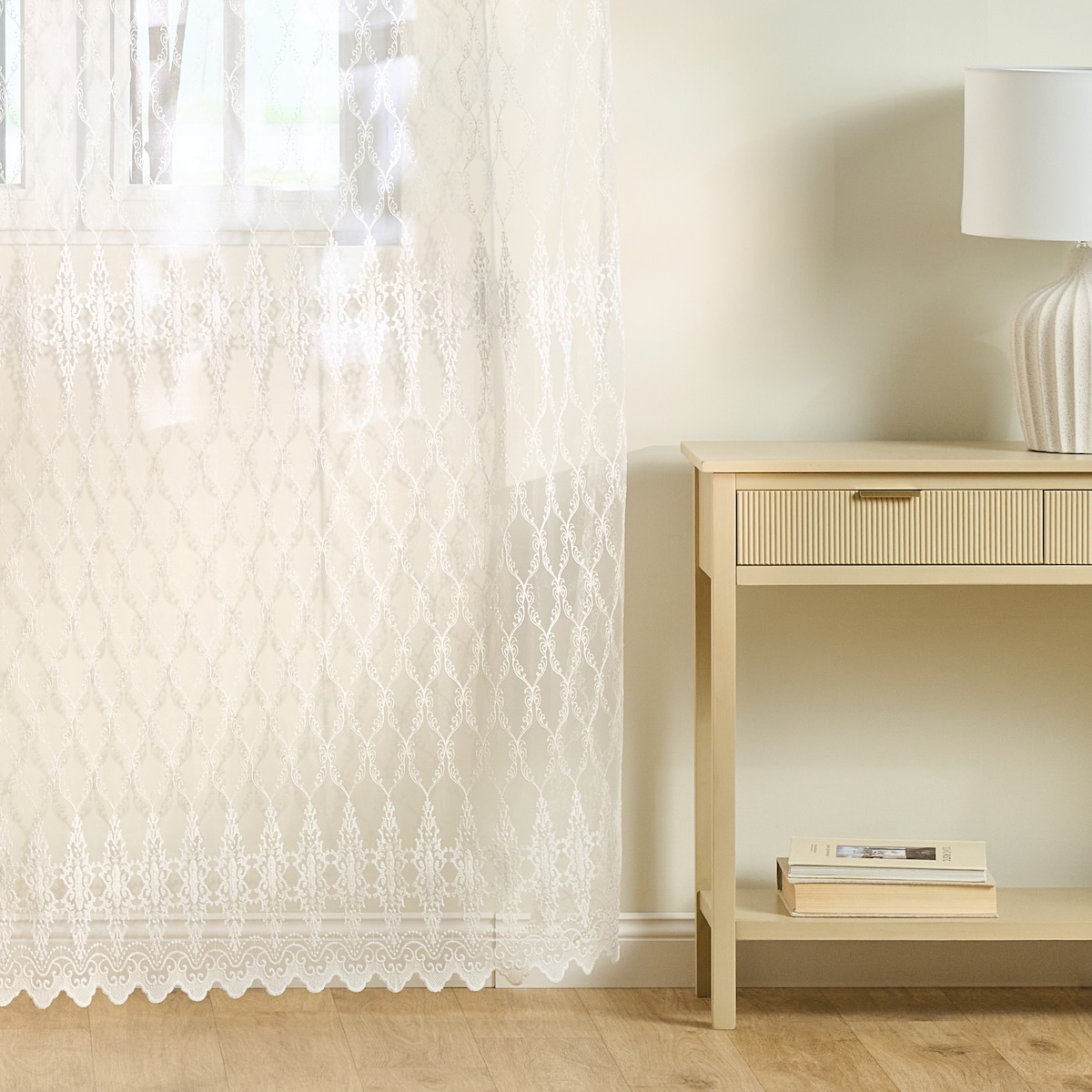 Firana haftowana Bella 140x250 cm z motywem arabeski