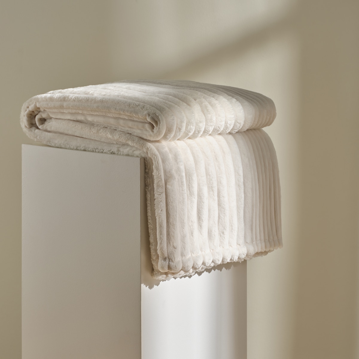 Jednokolorowy koc żakardowy Divite 150x200 cm