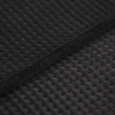 Jednokolorowa narzuta na łóżko z wytłoczonym wzorem Pontoso 200x220 cm