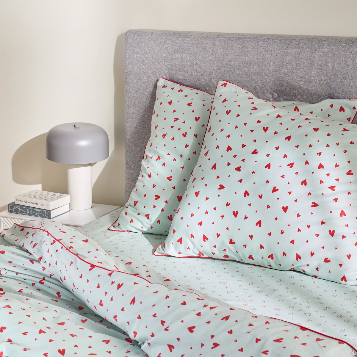 Pościel z bawełny satynowej z lamówką Malorina 200x220 cm z motywem serc