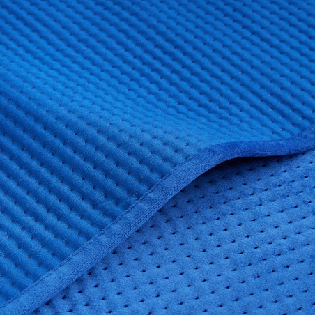 Jednokolorowa narzuta na łóżko z wytłoczonym wzorem Pontoso 200x220 cm