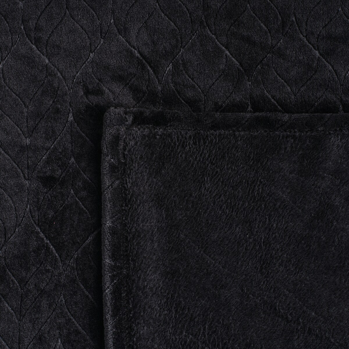 Jednokolorowy koc z wytłoczonym wzorem Violineos 150x200 cm z motywem arabeski