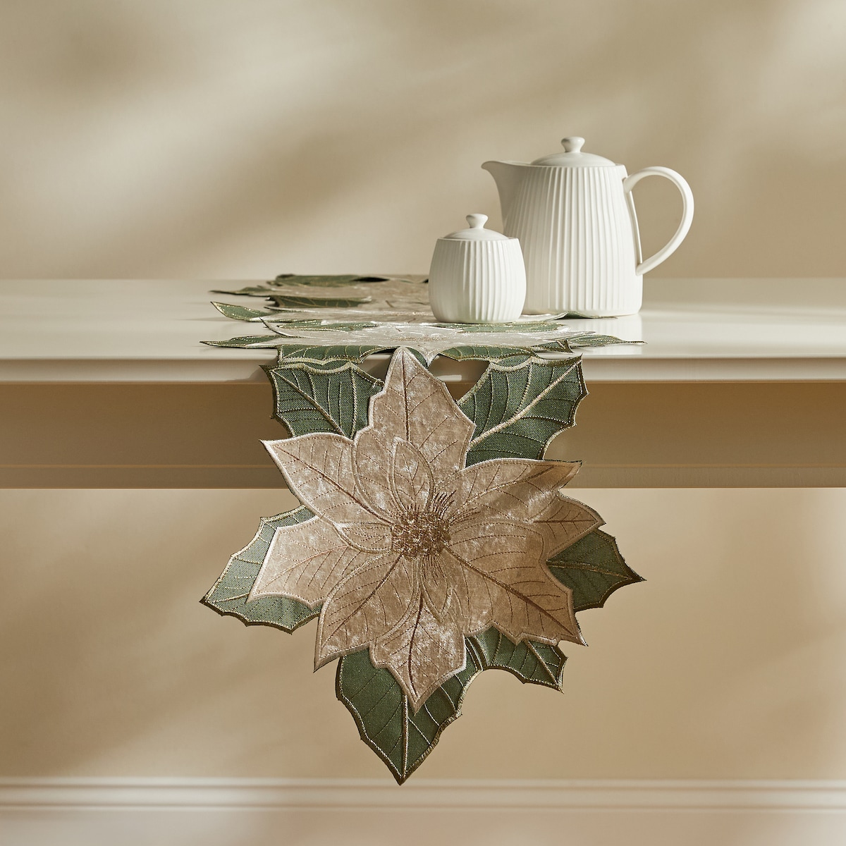 Bieżnik Haftowany Poinsettia xmas 35x171 cm z motywem gwiazdy betlejemskiej