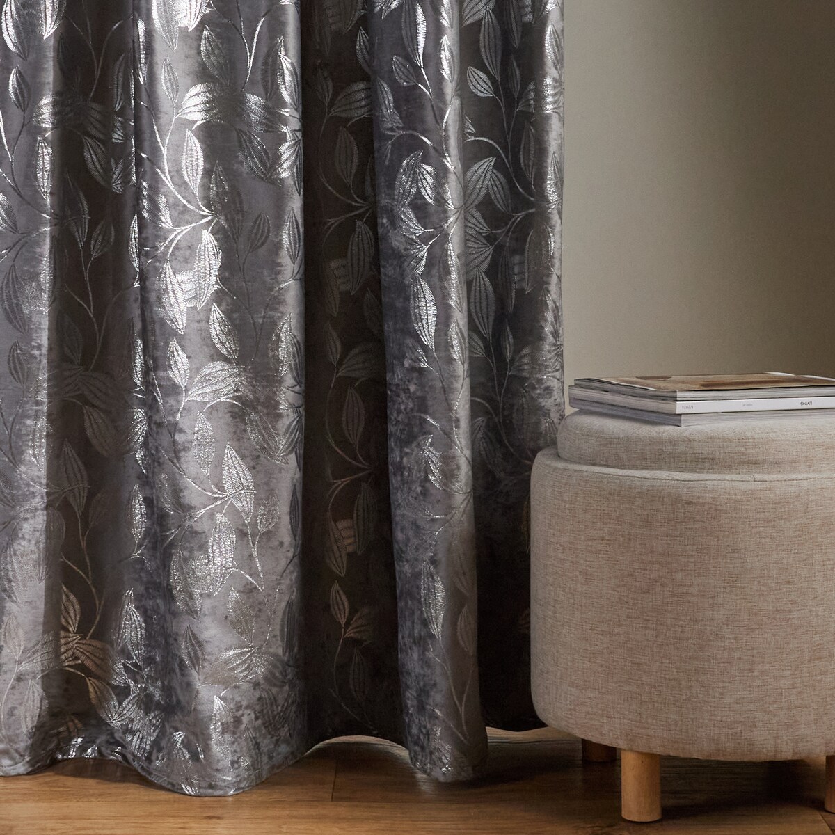 Zasłona Blomstela 140x250 cm z motywem roślinnym