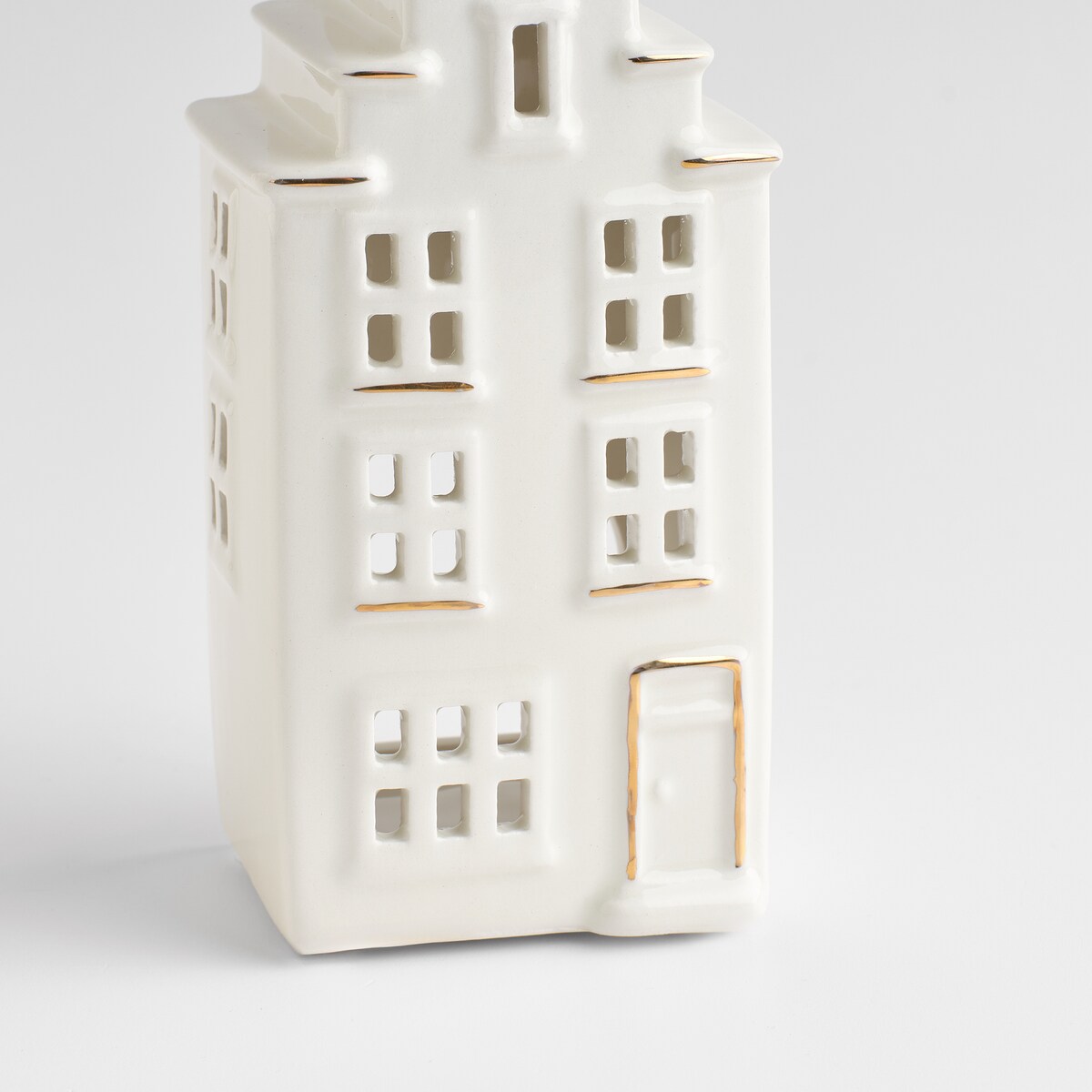 Świecznik Karit z motywem domku