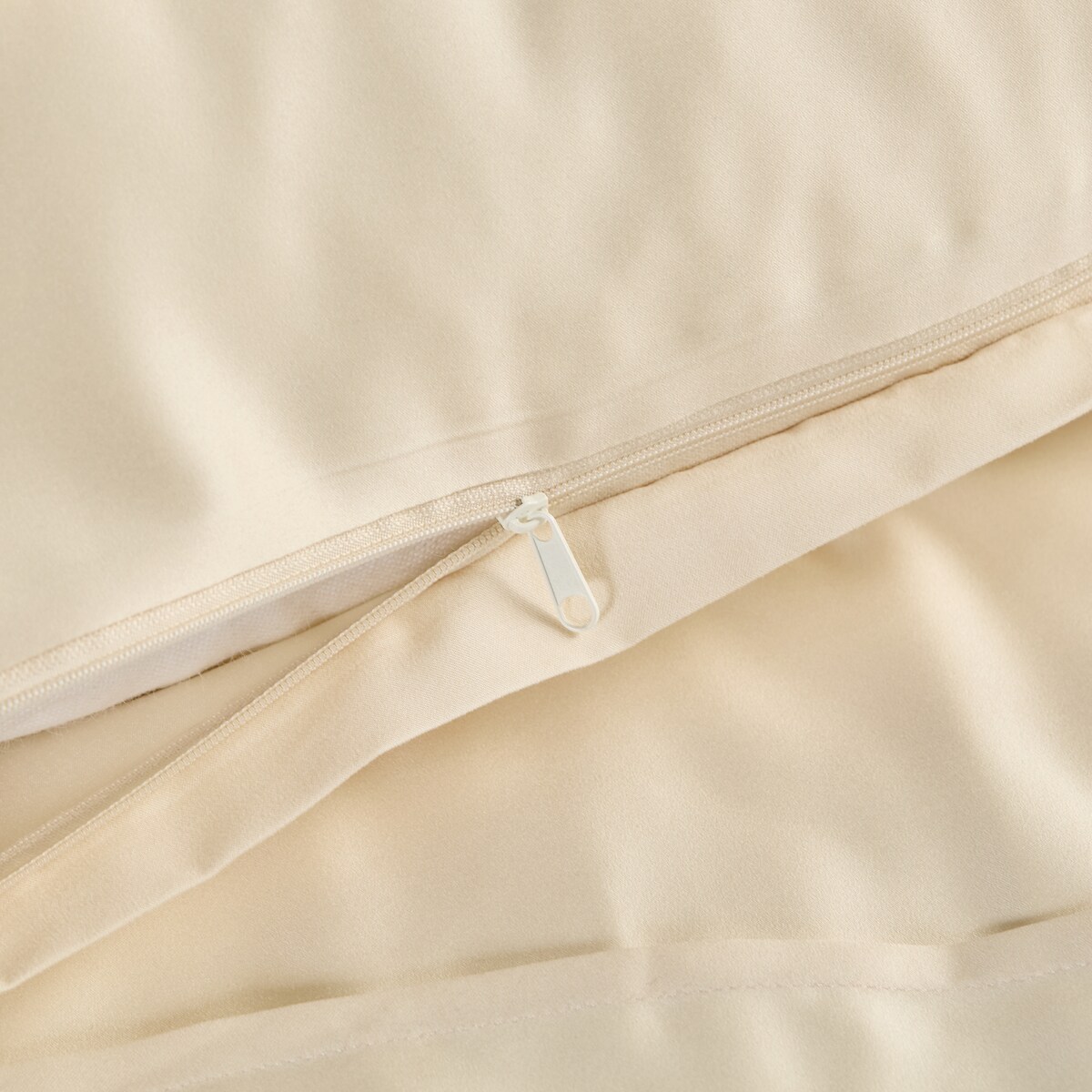 Pościel ze zdobieniem haftowanym Jasme 160x200 cm z motywem roślinnym