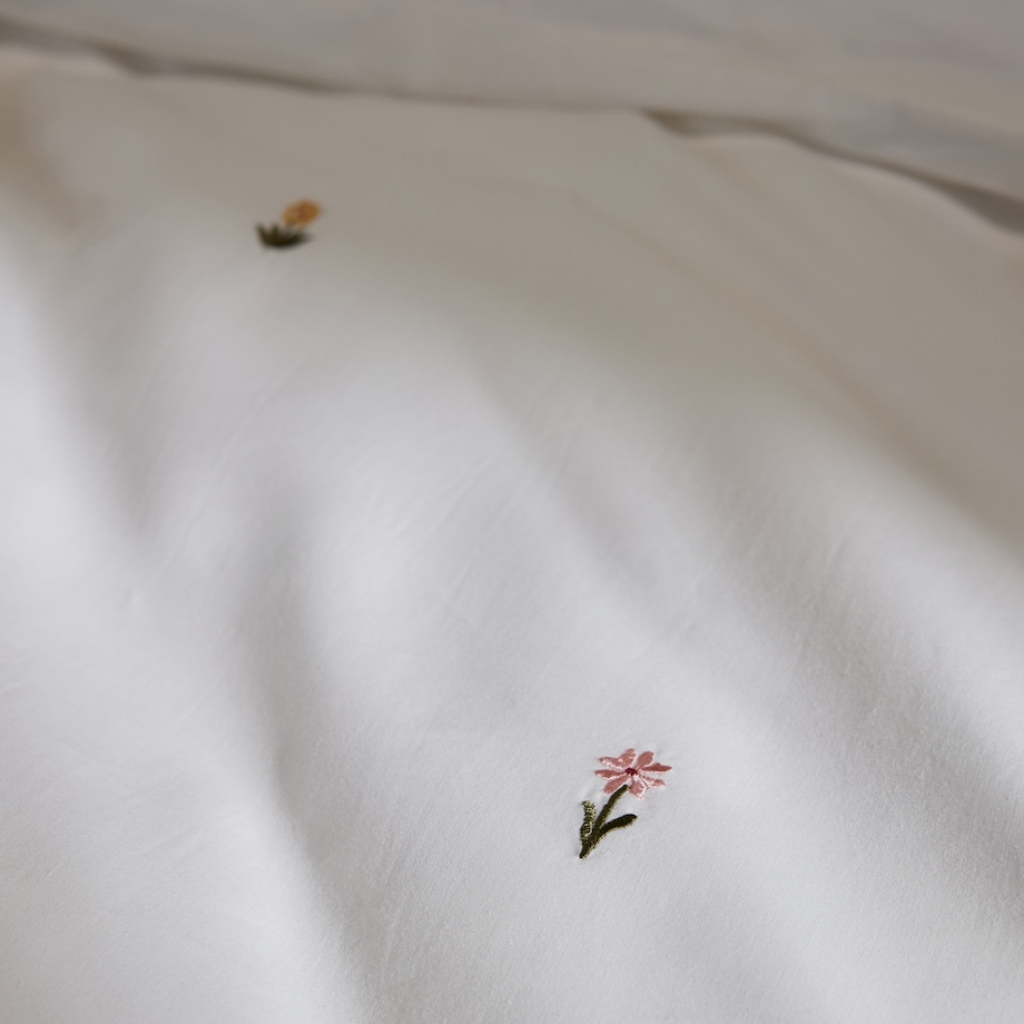 Pościel z perkalu z haftem Hiacinthio 200x220 cm z motywem kwiatowym