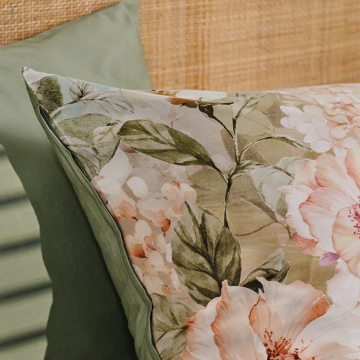 Pościel z bawełny satynowej Sunpala 160x200 cm z motywem kwiatowym