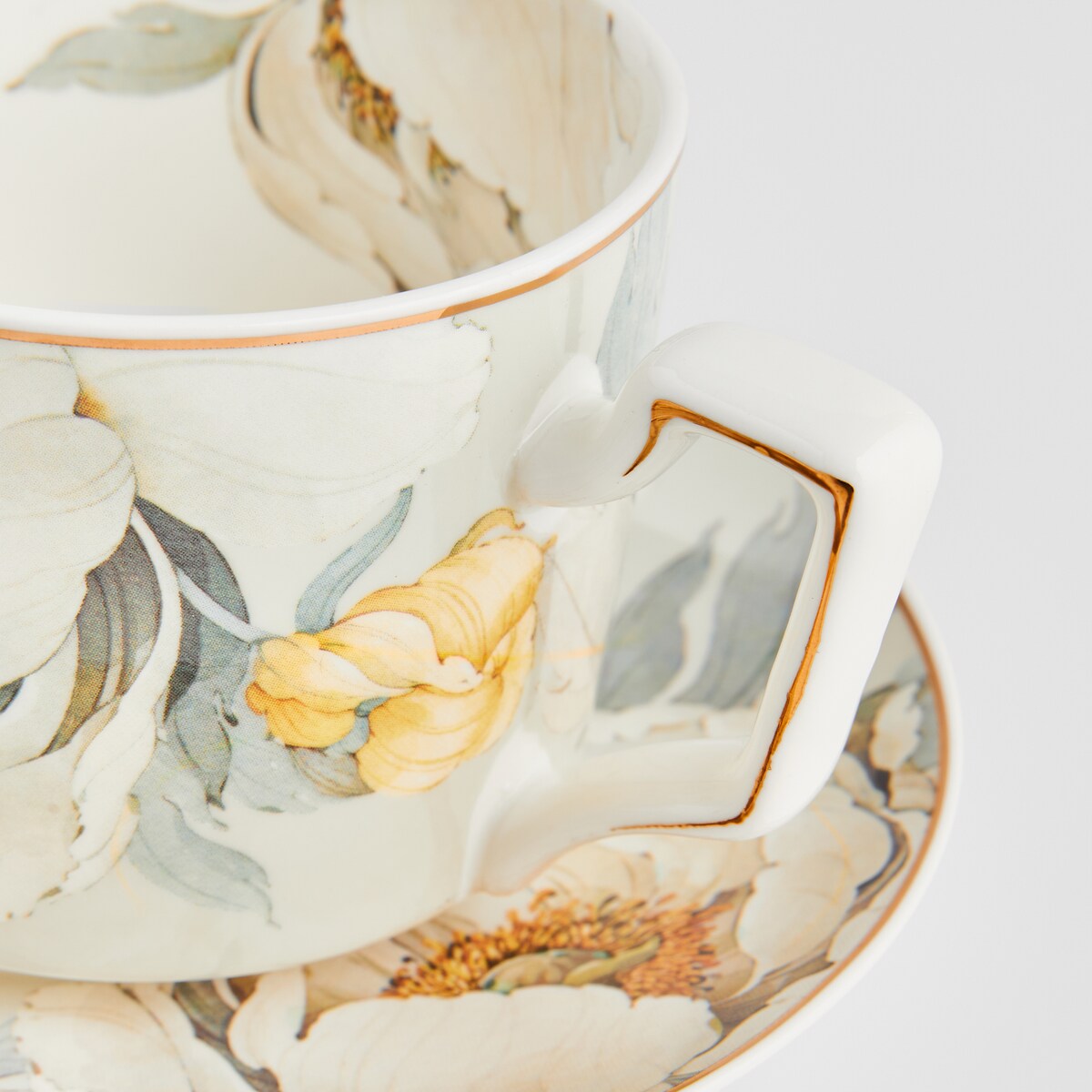 Filiżanka Ze Spodkiem Luca z motywem kwiatowym