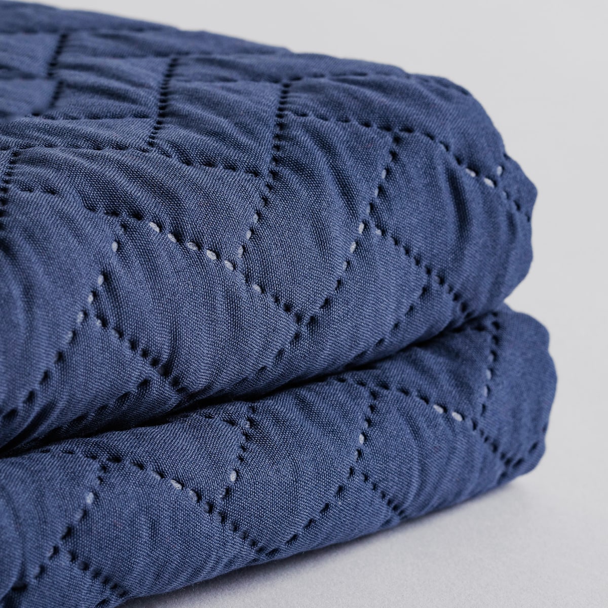 Jednokolorowa narzuta na łóżko Twist 170x210 cm