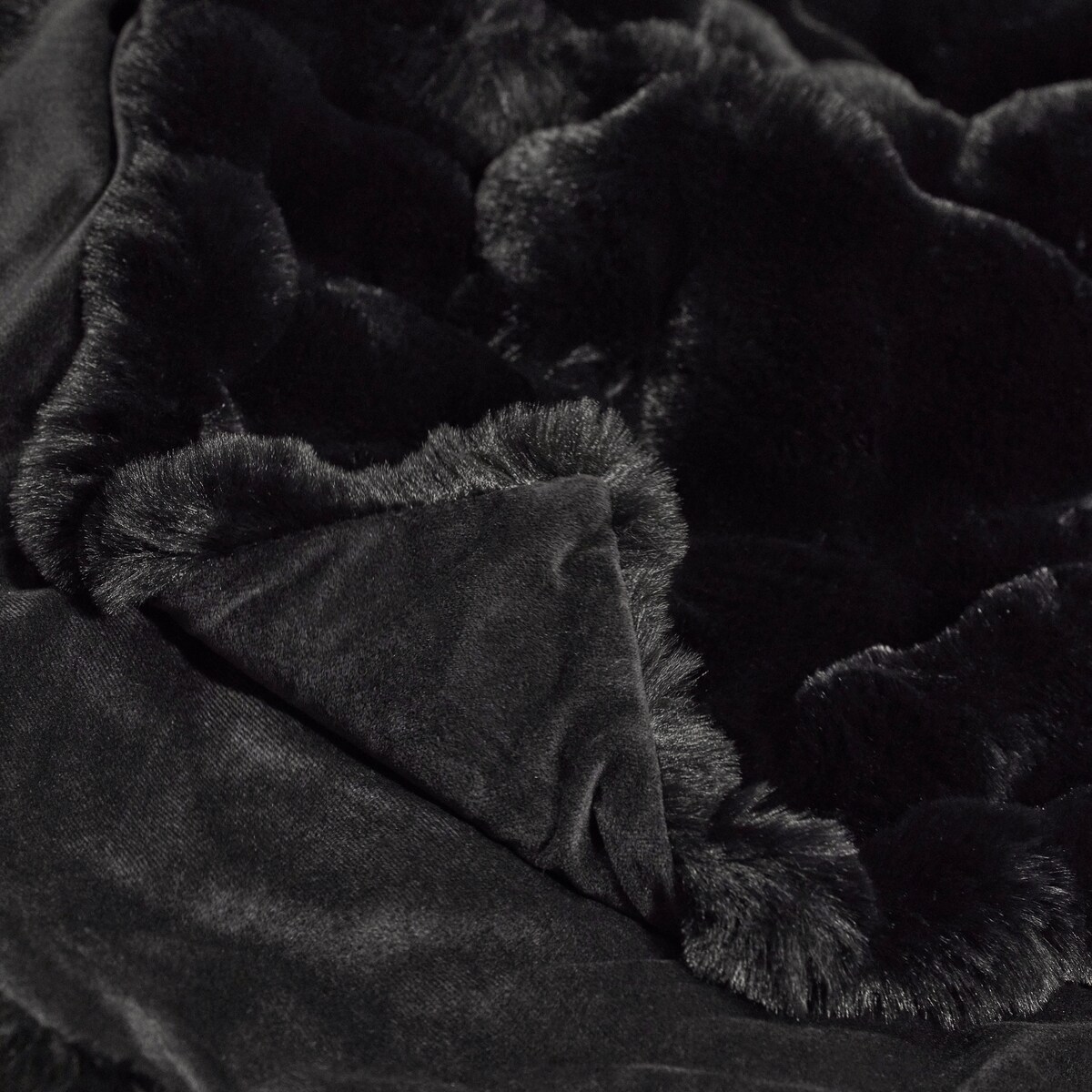 Jednokolorowa futrzana narzuta na łóżko Bares 180x200 cm