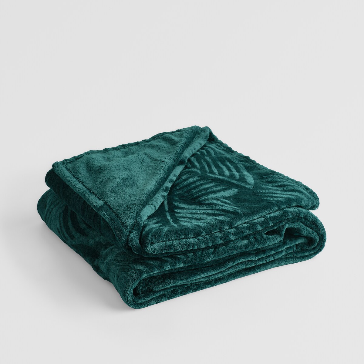 Jednokolorowy koc z wytłoczonym wzorem Lunisi 150x200 cm z motywem tropikalnym