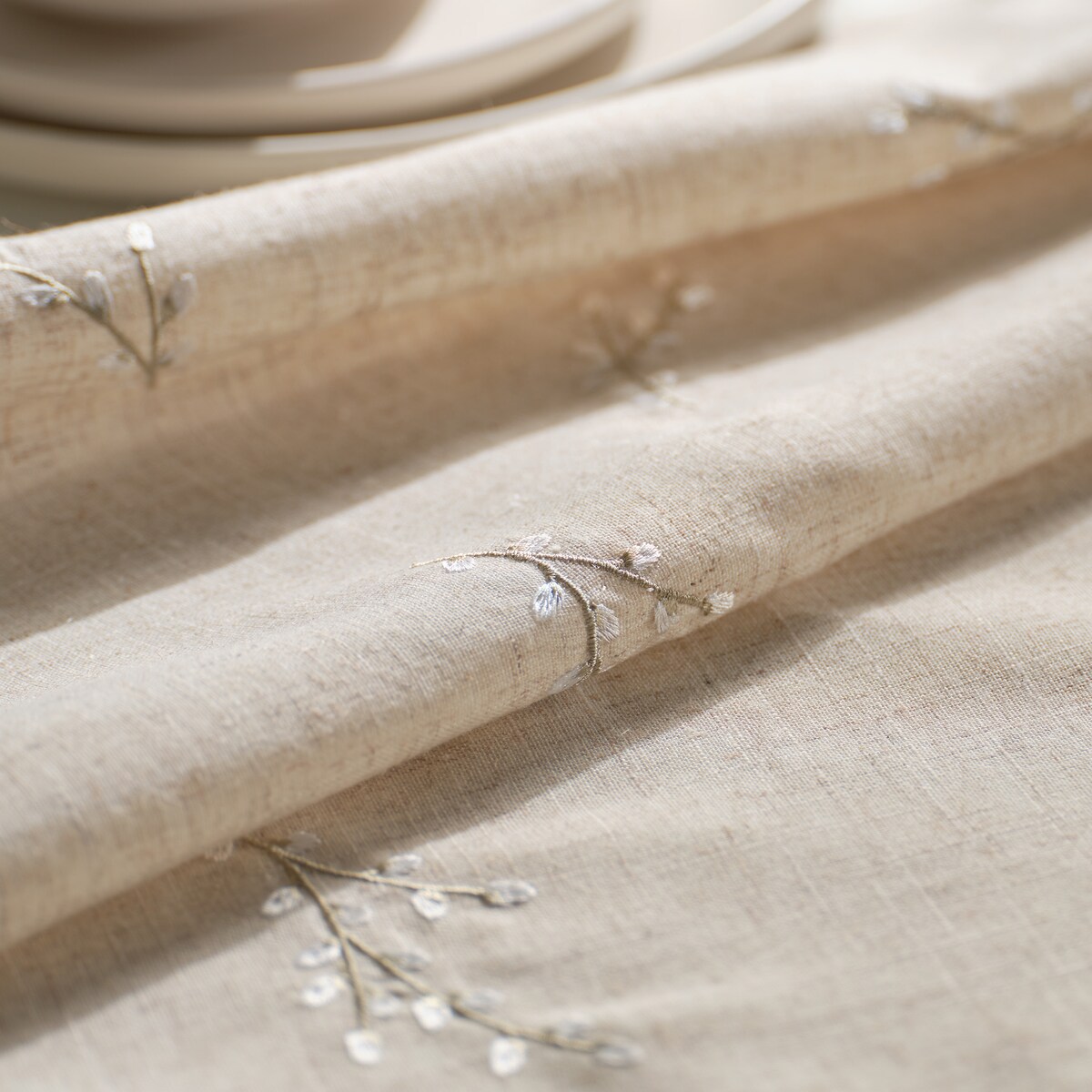 Obrus Haftowany Bazinka 150x220 cm z motywem bazi