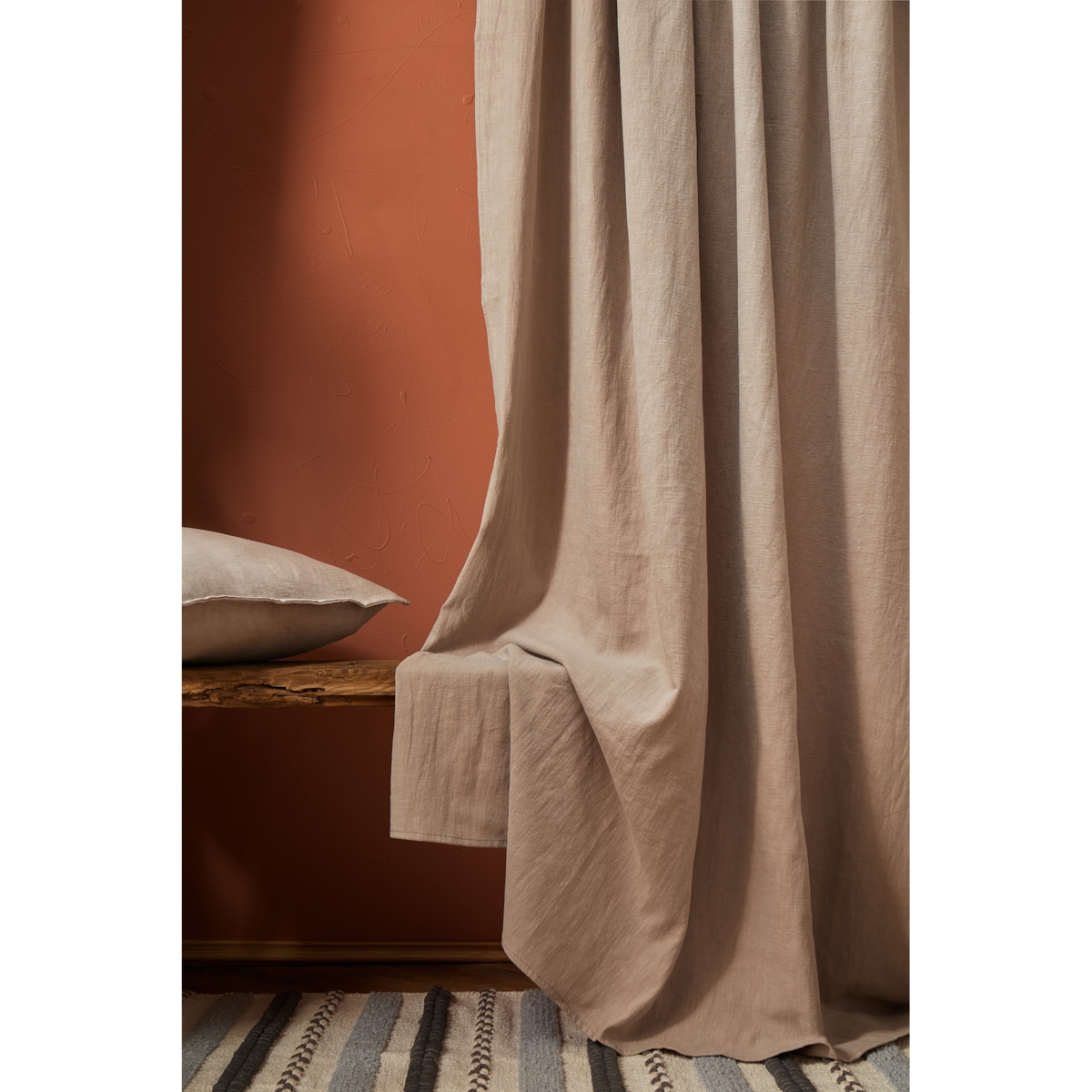 Lniana zasłona w kolorze beżowym Merida 140x250