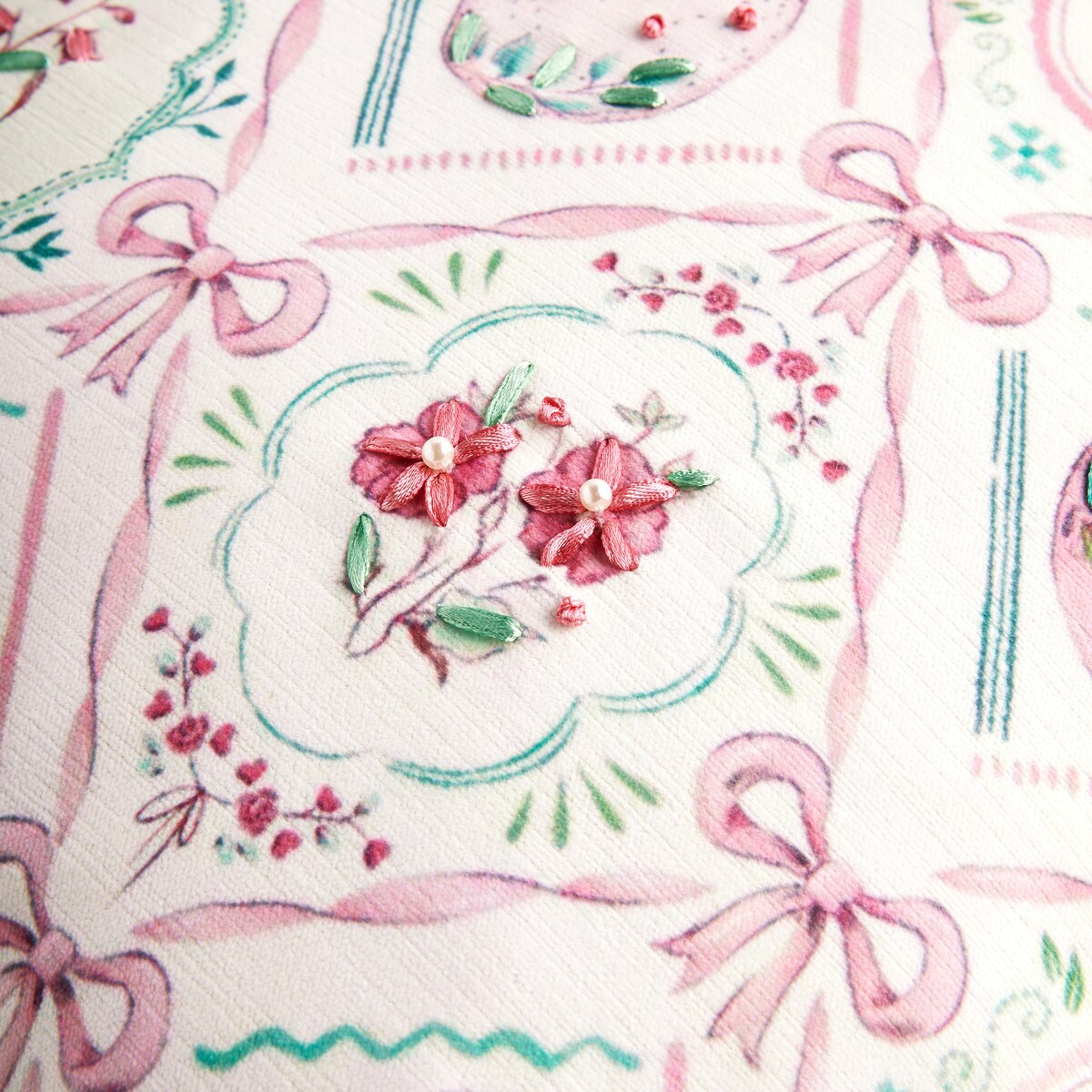 Poszewka Haftowana Florara 45x45 cm z motywem jajka