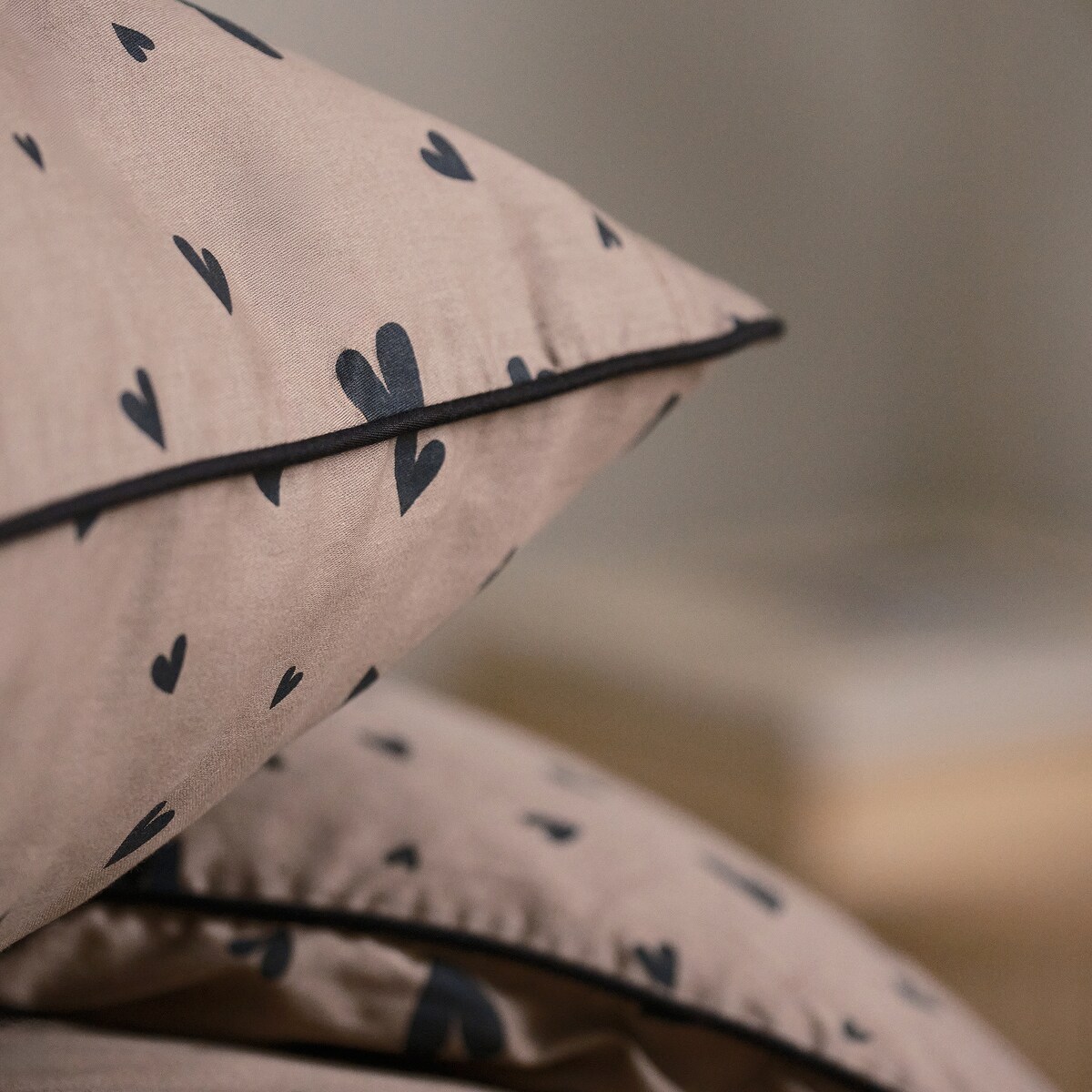 Pościel z bawełny satynowej z lamówką Malorina 160x200 cm z motywem serca