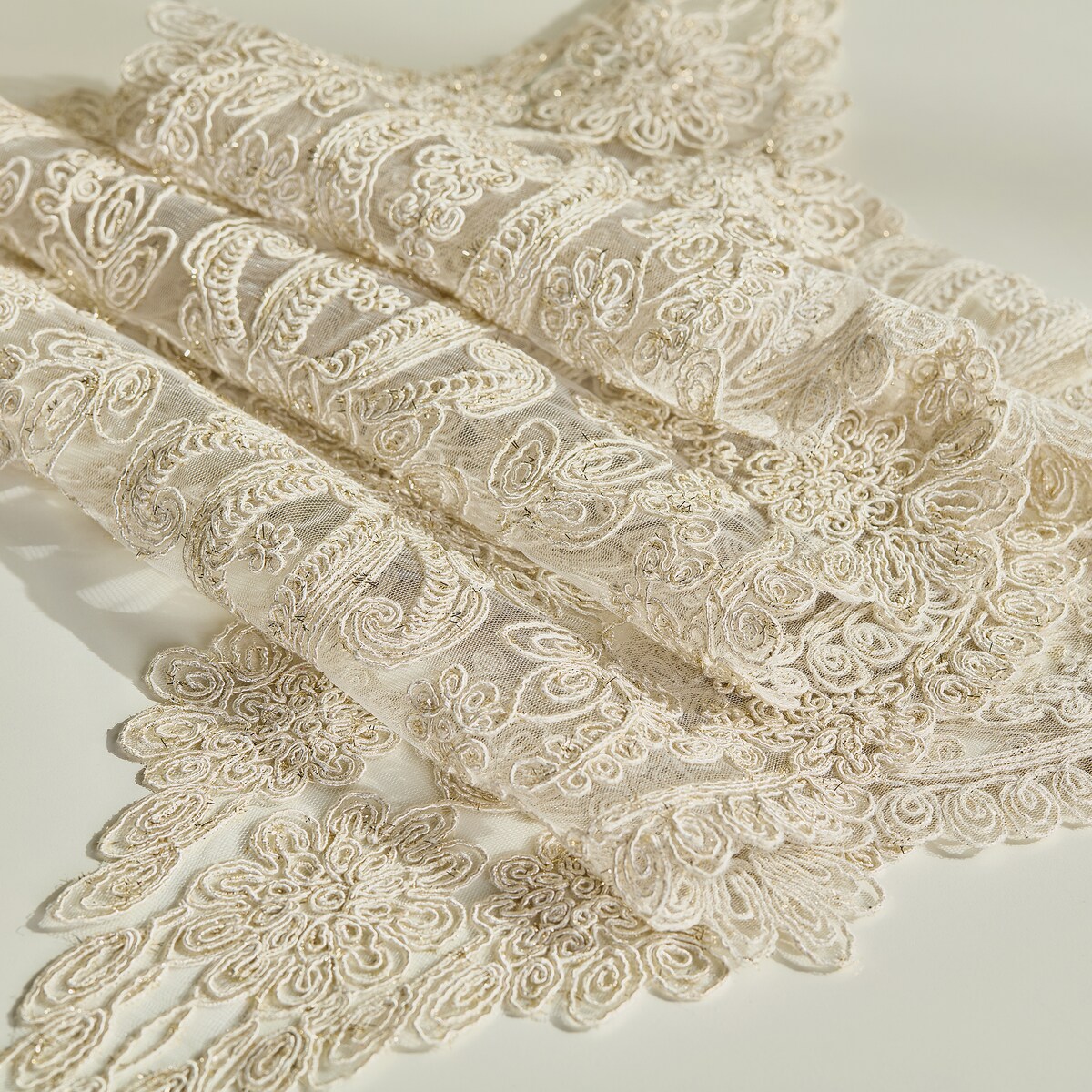 Bieżnik Haftowany Selestiano 35x174 cm